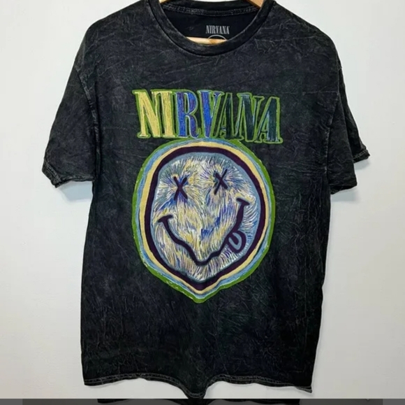46. NWOT Urban Outfitters Nirvana Distressed Band Tee Size Large - Picture 1 of 4